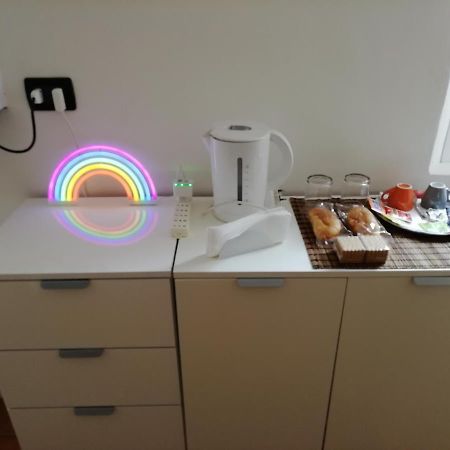 Over The Rainbow - Cozy Studio In The Centre Of Ferrara Exterior foto