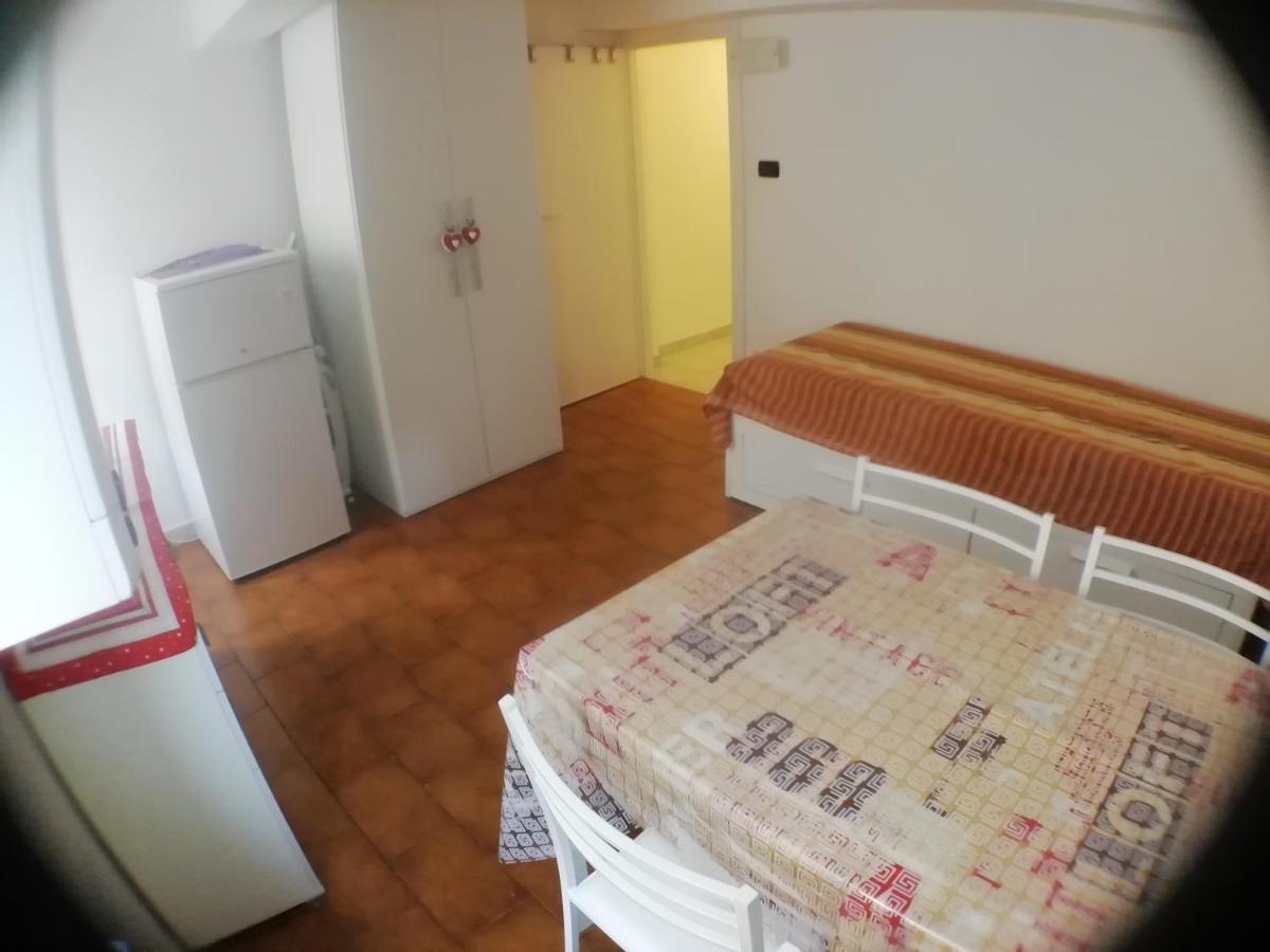 Over The Rainbow - Cozy Studio In The Centre Of Ferrara Exterior foto